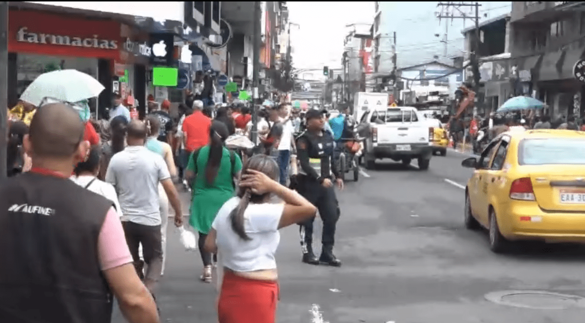 EN LA ZONA CENTRICA DE SANTO DOMINGO HUBO ALTA AFLUENCIA DE PERSONAS POR NAVIDAD
