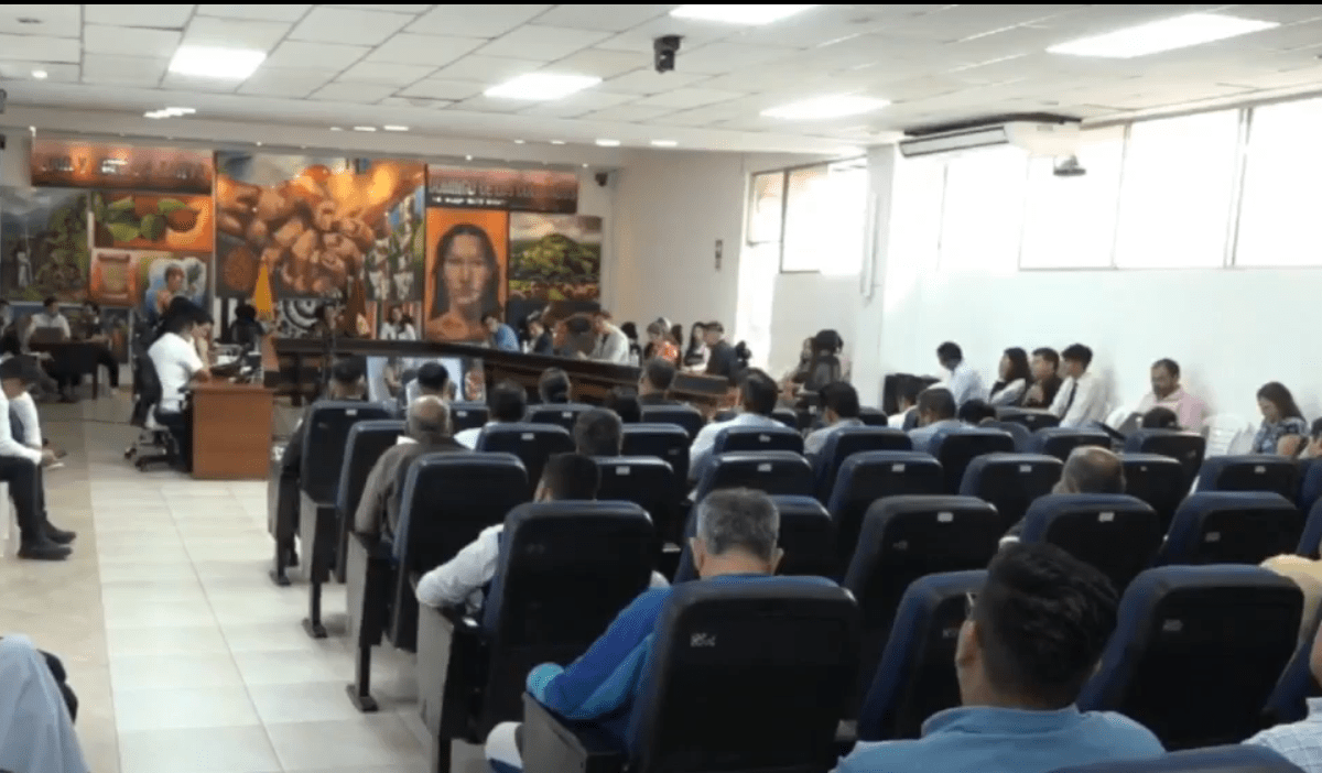 OPERADORES DE BUSES ESTÁN EN DESACUERDO PARA DEFINIR UN SOLO SISTEMA PARA LA TARJETA DE PAGO
