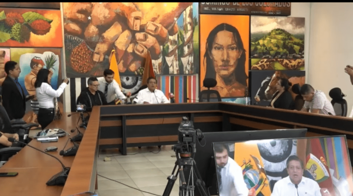 ALCALDE WILSON ERAZO ADVIRTIÓ SOBRE EL COBRO DEL USO DE ESPACIO DE LOS POSTES DE ALUMBRADO