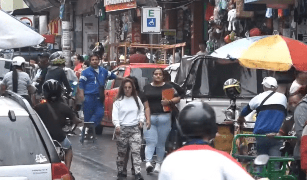 COMERCIANTES FORMALES SE OPONEN AL CIERRE DE LA CALLE AMBATO EL 31 DE DICIEMBRE
