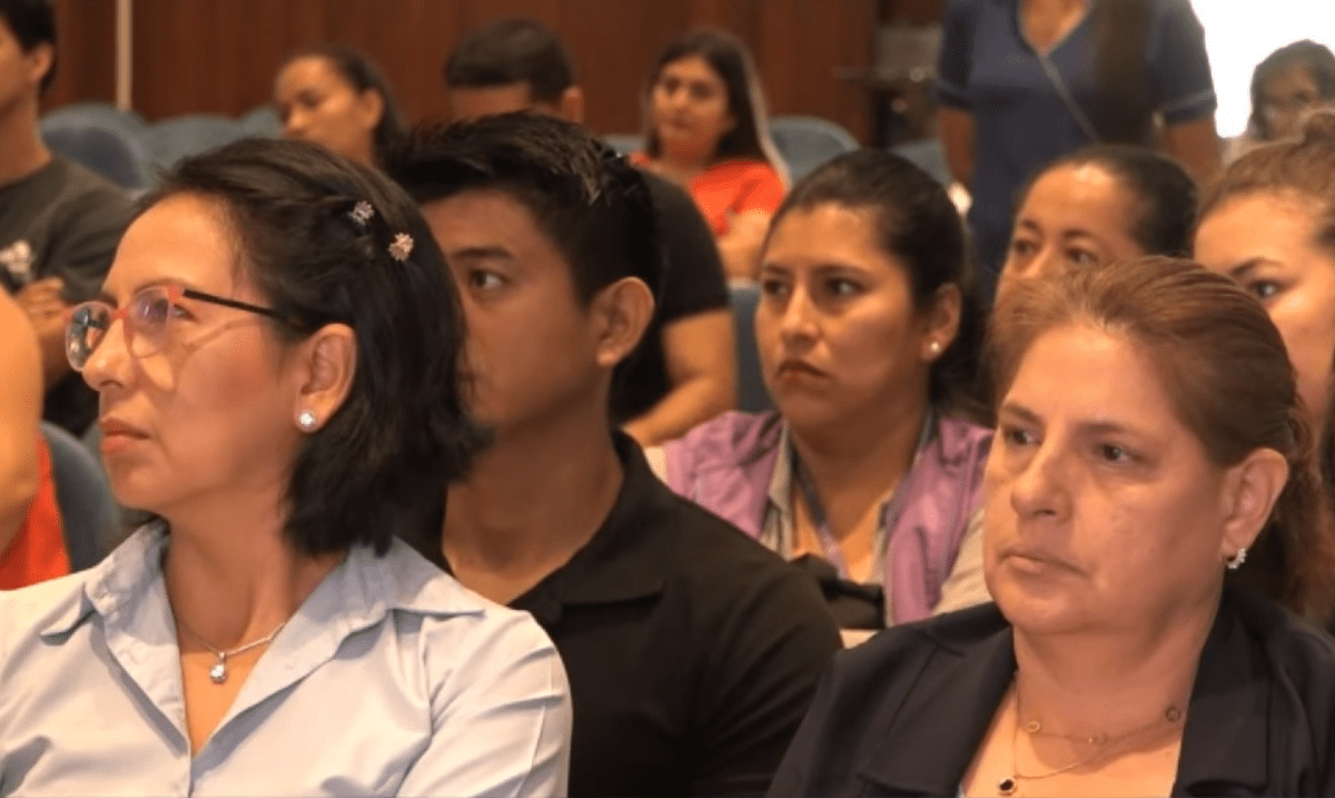 PADRES DE FAMILIA PARTICIPARON DEL CONVERSATORIO SOBRE AUTISMO