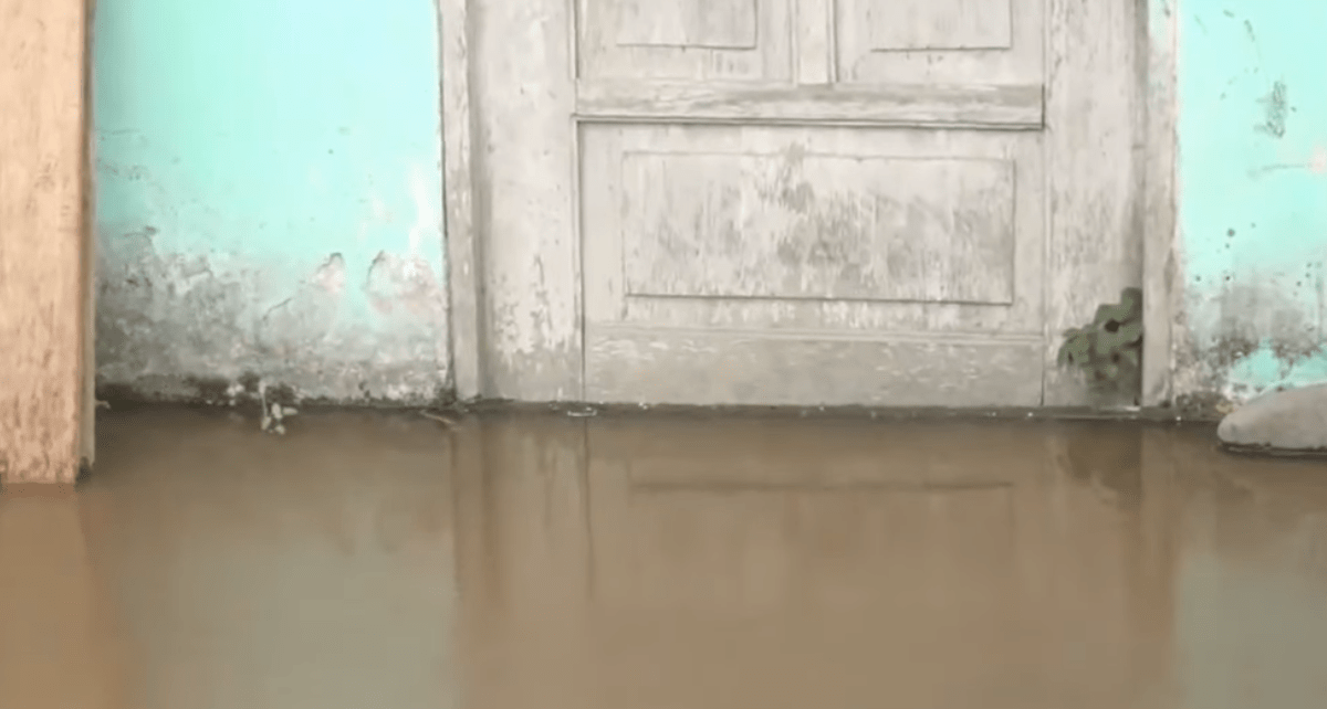 LA BASURA HA CAUSADO INUNDACIONES EN LOS ALCANTARILLADOS POR LAS FUERTES LLUVIAS