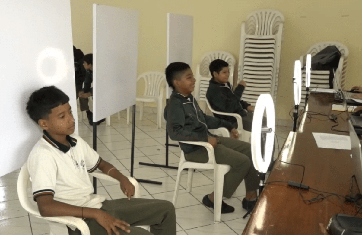 CONSORCIO MÍO ENTREGA 40 MIL TARJETAS ELECTRÓNICAS A ESTUDIANTES