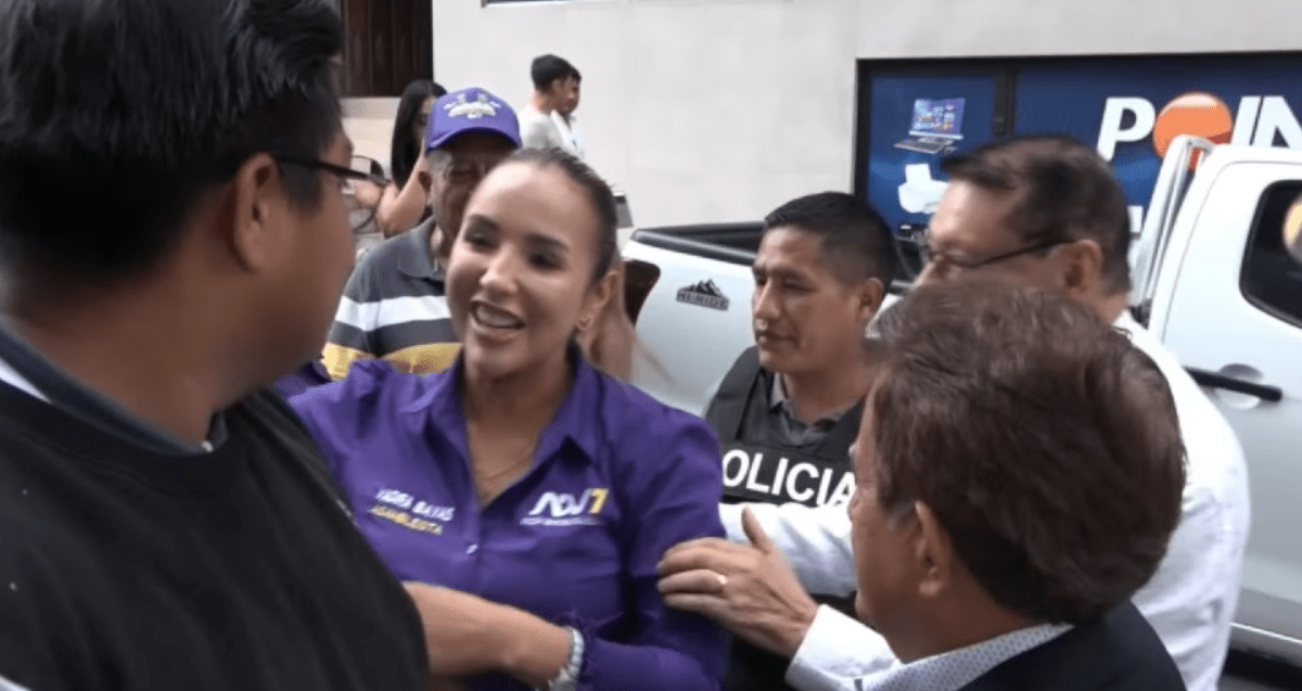 EL FRENTE DE PROFESIONALES APOYA LA CANDIDATURA DE LA ASAMBLEÍSTA YADIRA BAYAS