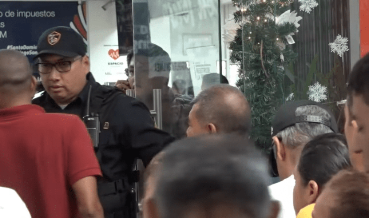 ALTA AFLUENCIA DE PERSONAS EN EL MUNICIPIO PARA EL PAGO DEL IMPUESTO PREDIAL