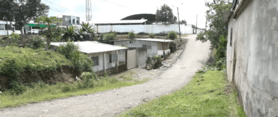 EN EL RECINTO BRAYAN PIDEN QUE SE CULMINE UNA DE LAS CALLES TRANSVERSALES