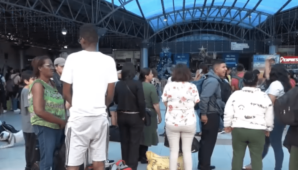 LA TERMINAL ESTUVO REPLETA DE PASAJEROS QUE BUSCABAN RETORNAR A SUS HOGARES