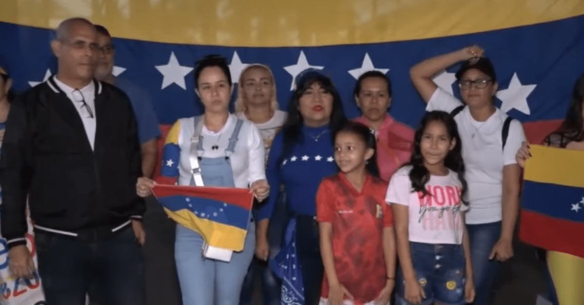 MIGRANTES VENEZOLANOS REALIZARON UNA PROTESTA PACÍFICA A FAVOR DE EDMUNDO GONZÁLES