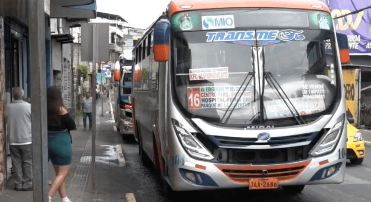 CHOFERES TAMBIÉN SE VEN AFECTADOS POR LOS TORNIQUETES EN LOS BUSES URBANOS