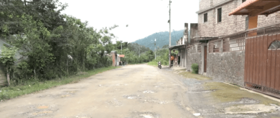 EN EL RECINTO SAN FRANCISCO DE PISOTANTI SOLICITAN EL ARREGLO DE SU VÍA PRINCIPAL