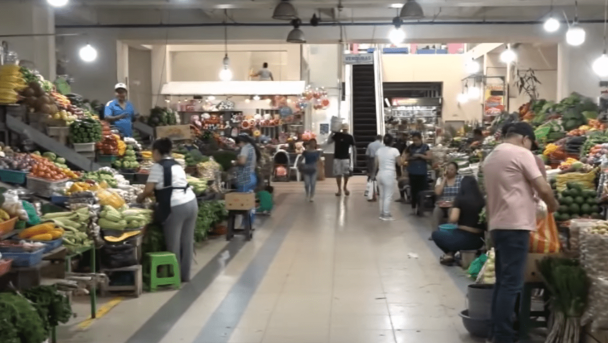 POR LAS LLUVIAS VARIOS PRODUCTOS SUBIERON DE PRECIO EN EL MERCADO MUNICIPAL