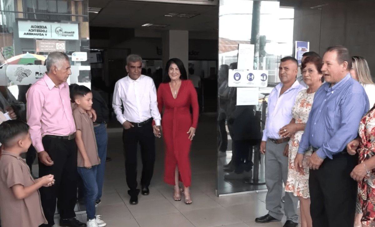 VARIAS PAREJAS SE CASARON EN EL REGISTRO CIVIL ESTE 14 DE FEBRERO