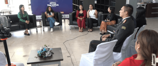 MUJERES EMPRENDEDORAS INTERVINIERON EN UN CONVERSATORIO INTERSECCIONAL EN EL INSTITUTO TSÁCHILA