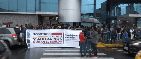 TRABAJADORES DE CNEL REALIZARON UN NUEVO PLANTÓN