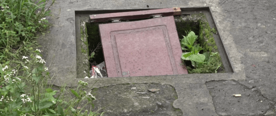 CABLES Y  TAPAS DE ALCANTARILLAS FUERON ROBADAS EN LA AV.  ESMERALDAS EN SANTO DOMINGO