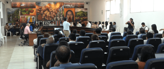 ALCALDE, CONCEJALES Y TRANSPORTACIÓN URBANA REVISAN LA PROPUESTA DE ADQUIRIR NUEVA TARJETA DE COBRO DE PASAJES