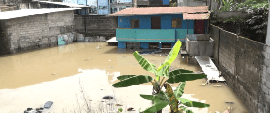 UNA CASA SE INUNDÓ EN LA LIBERACIÓN POPULAR POR LAS FUERTES LLUVIAS
