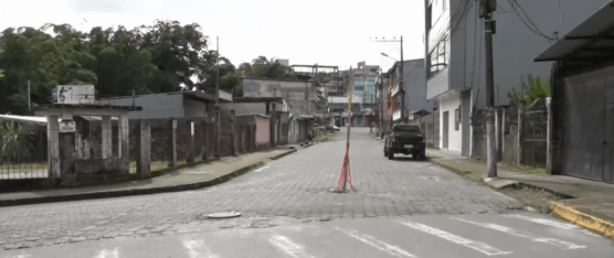 EN LA COOP. 13 DE ABRIL PIDEN LA INTERVENCIÓN DE UNA ALCANTARILLA