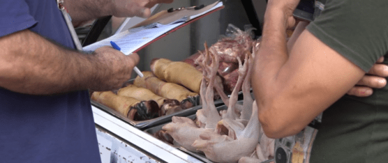 OPERATIVO DE CONTROL EN LA CALLE AMBATO PARA EXIGIR EL PERMISO DE USO DE SUELO