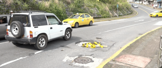 ALCANTARILLA SIN TAPA CAUSA PROBLEMAS A LOS CONDUCTORES