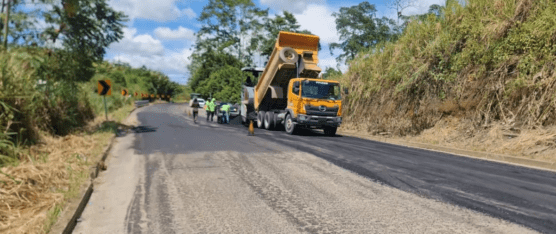 MTOP INTERVINO CON TRABAJOS DE BACHEO EN LA VÍA PARALELO CERO