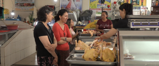 NOTIFICACIÓN A COMERCIOS EN CALLE AMBATO POR PERMISOS MUNICIPALES