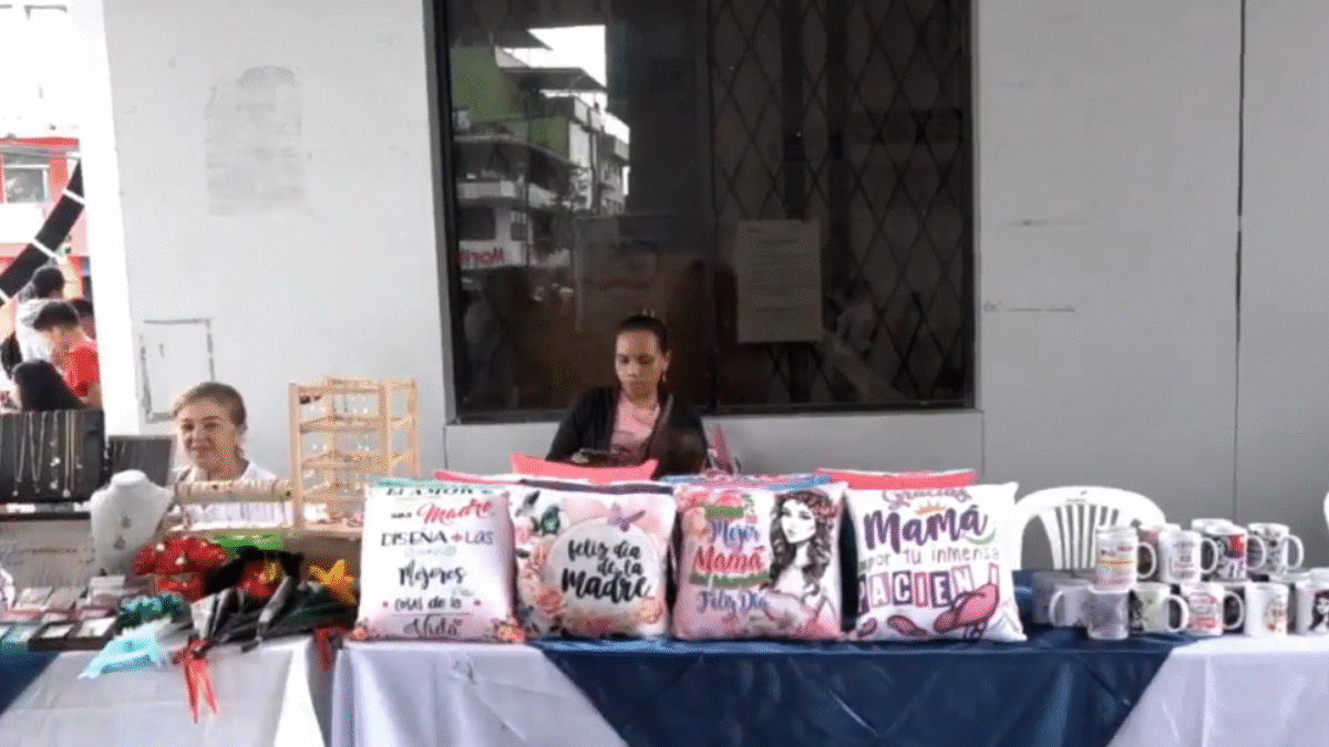 MADRES DECIDIERON SEGUIR TRABAJANDO EN SU DÍA