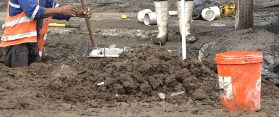 EN LA COOP. LIBERACIÓN POPULAR PIDEN AGILIDAD EN LA CONSTRUCCIÓN DEL ALCANTARILLADO