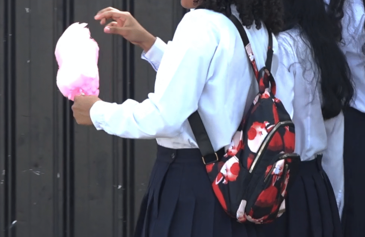 EDUCACIÓN REGULA BARES ESCOLARES Y PADRES EXIGEN MAYOR CONTROL