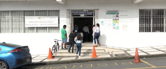 MADRES AÚN LUCHAN POR COMPLETAR MATRÍCULAS ESCOLARES