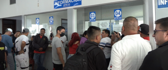 CAÍDA DE PLATAFORMA AXIS RETRASA MATRICULACIÓN VEHICULAR EN SANTO DOMINGO