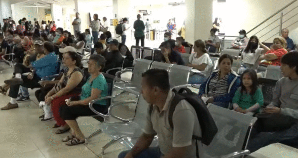 CONTINÚAN LAS MOLESTIAS DEBIDO A LA FALTA DE CÉDULAS Y TURNOS EN EL REGISTRO CIVIL