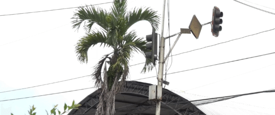 CONDUCTORES Y PADRES PIDEN MEJORAS VIALES EN LA AV. CLEMENCIA DE MORA POR SEGURIDAD