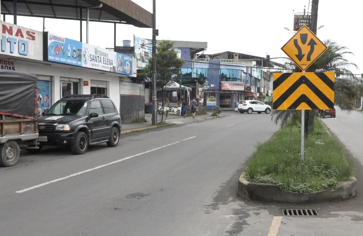 EXIGEN SEÑALIZACIÓN VIAL EN LA AV. JACINTO CORTEZ POR SEGURIDAD ESTUDIANTIL