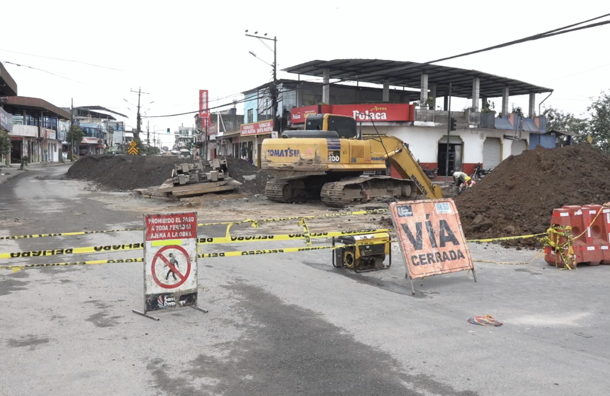 LA AV. JACINTO CORTEZ JHAYYA FUE CERRADA POR TRABAJOS EN EL ALCANTARILLADO