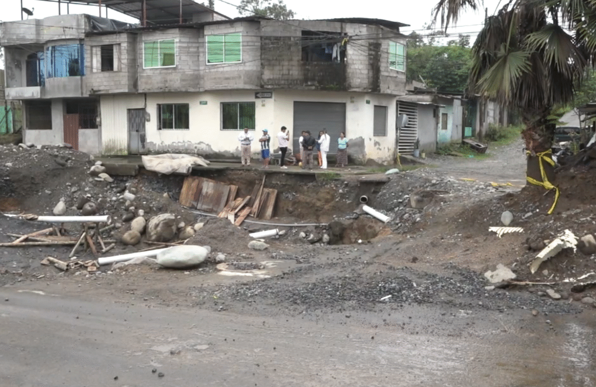 TRES MESES CON SOCAVÓN SIN SOLUCIÓN EN LA EDMUNDO ANDRADE; MORADORES EXIGEN OBRAS