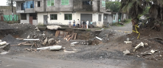 TRES MESES CON SOCAVÓN SIN SOLUCIÓN EN LA EDMUNDO ANDRADE; MORADORES EXIGEN OBRAS