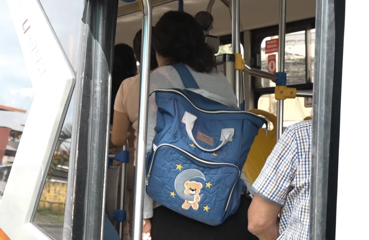 JUEZA ORDENA RETIRO DE TORNIQUETES EN BUSES URBANOS DE SANTO DOMINGO Y EXIGE DISCULPAS PÚBLICAS