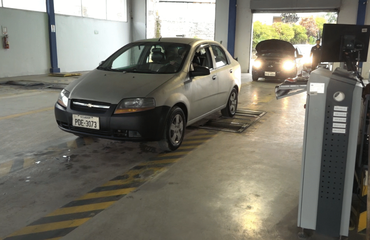 USUARIOS EXIGEN MEJOR INFORMACIÓN EN REVISIÓN VEHICULAR