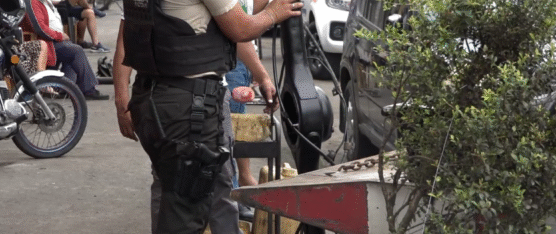 LA POLICÍA EJECUTÓ UN OPERATIVO EN LA COOP. 30 DE JUNIO EN LOCALES DE AUTOPARTES DE VEHÍCULOS