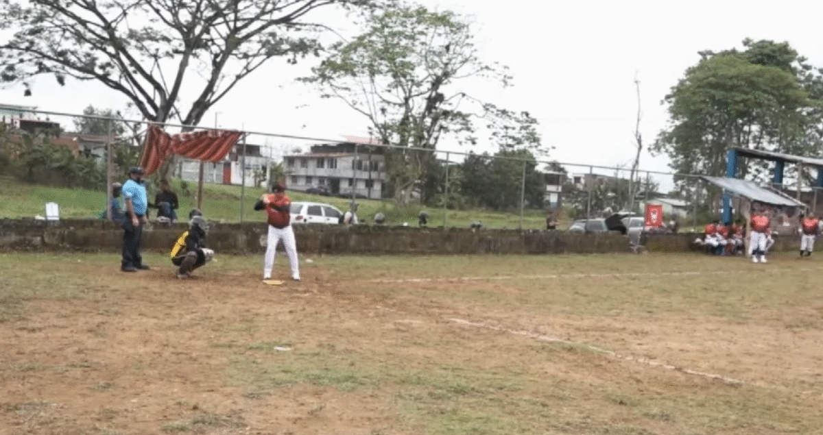 EL SÓFTBOL SE HA TOMADO LAS CANCHAS DE LA COOP. 30 DE JUNIO