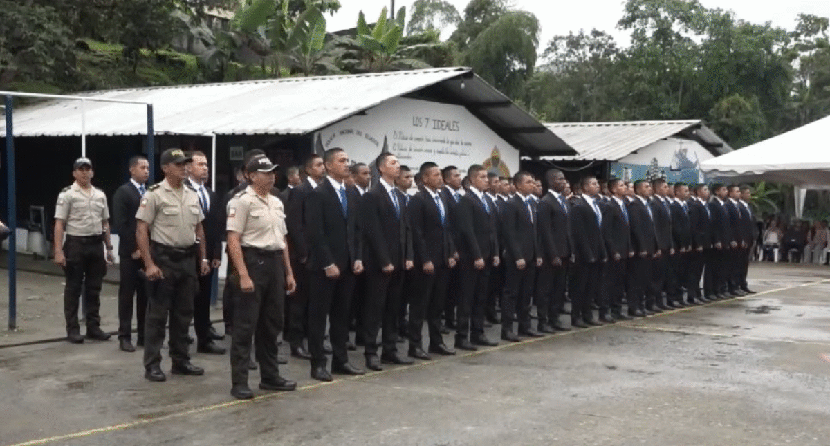 60 FUTUROS POLICÍAS YA SE FORMAN EN LA ESCUELA DE SANTO DOMINGO