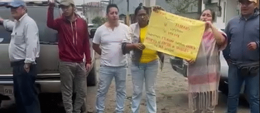 EN EL PORTAL DEL LAGO EXIGEN QUE SE CONCRETE EL CAMBIO DEL SISTEMA DE ALCANTARILLADO