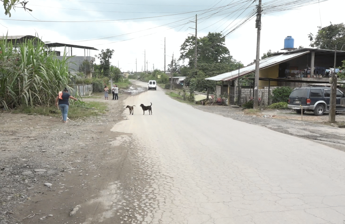 VECINOS PIDEN CONTROL VIAL EN LA INTERSECCIÓN YANUNCAY-YAMBOYA