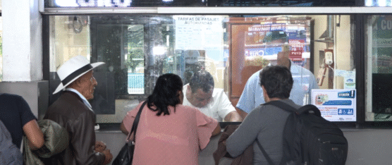 TRANSPORTISTAS INCREMENTAN EN UN DÓLAR EL PASAJE DE SANTO DOMINGO A QUITO