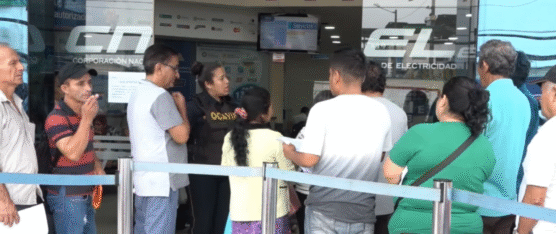 USUARIOS DE CNEL RECLAMAN POR ALTOS VALORES EN LAS PLANILLAS DE LUZ