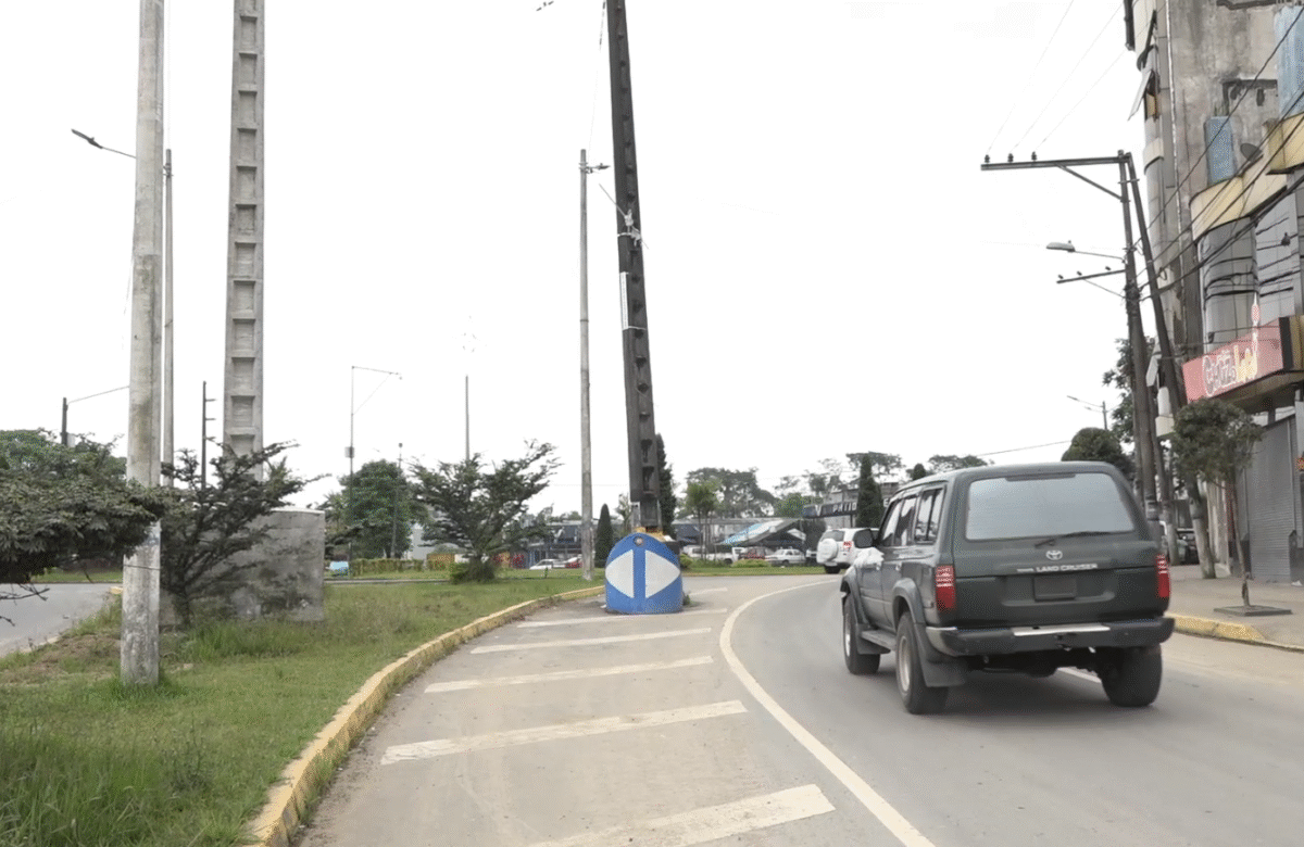 MORADORES DE LA AV. HÉCTOR AGUAVIL PIDEN EL RETIRO DE POSTE DE SUBTRANSMISIÓN