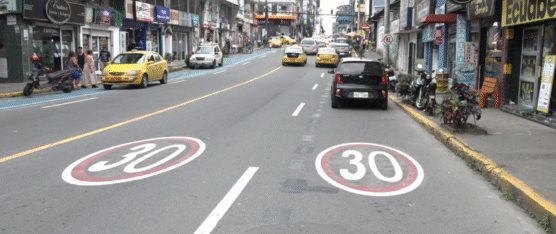 AV. TSÁCHILA: MEJORA EL TRÁNSITO TRAS ELIMINAR ZONAS DE PARQUEO
