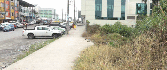 UN ESPACIO JUNTO A LA CLÍNICA SAN MARCOS ES USADO COMO BASURERO CLANDESTINO POR MALOS CIUDADANOS