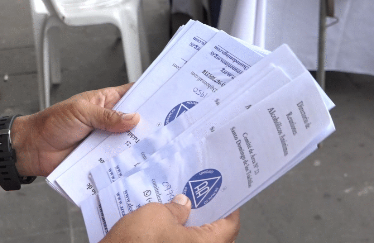 ALCOHÓLICOS ANÓNIMOS CONMEMORÓ SUS 90 AÑOS DE EXISTENCIA